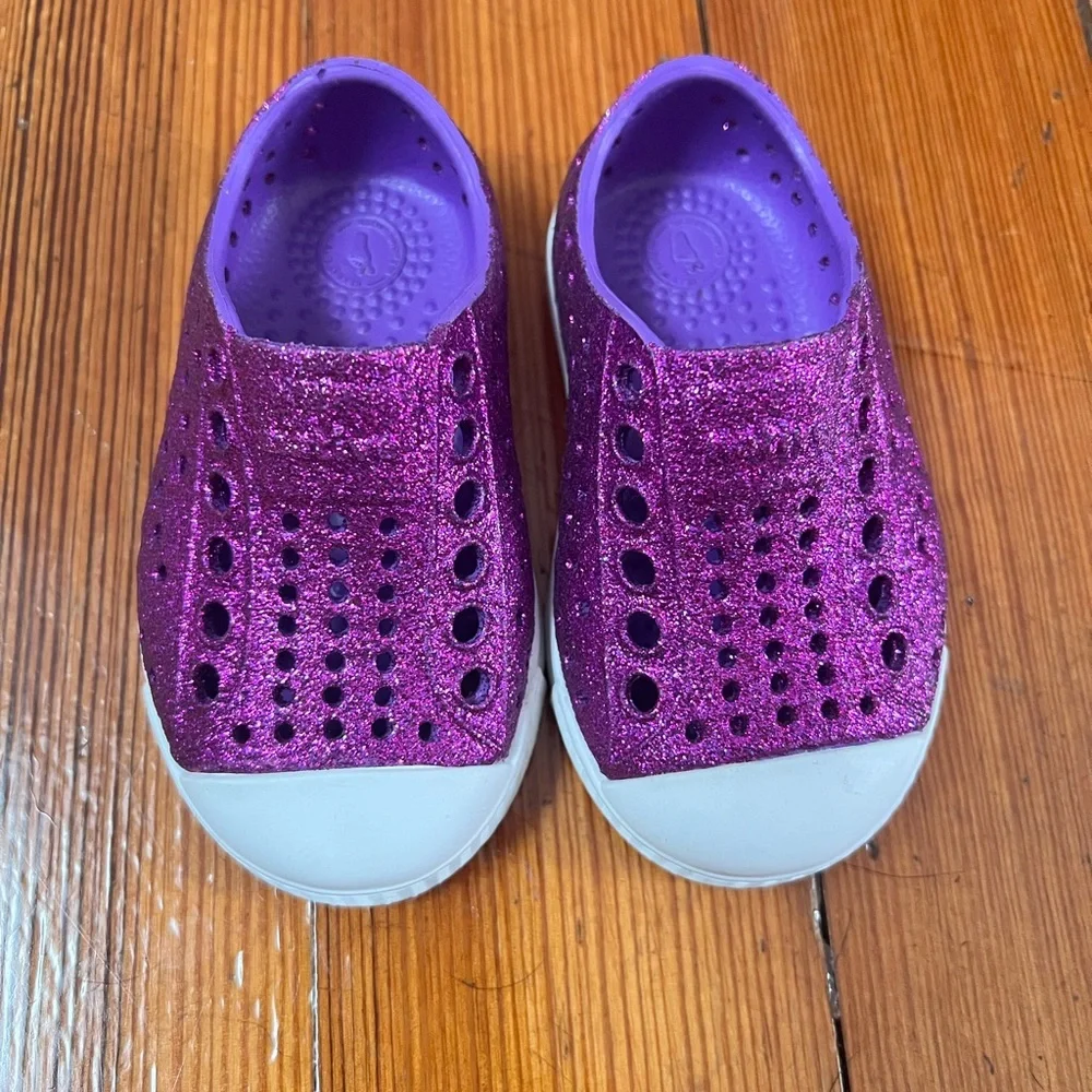 Native toddler Jefferson glitter sneaker 4c